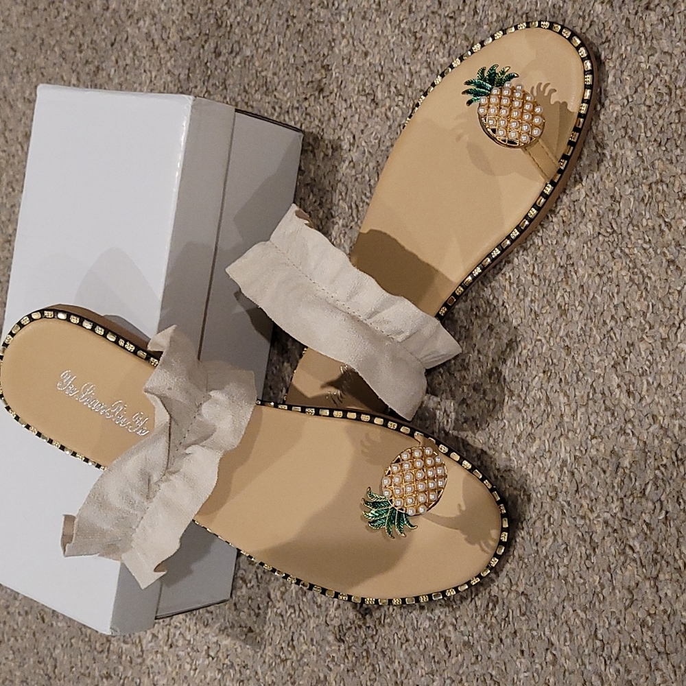 Adorable‎ dressy sandals with metallic pineapple embellishment over toe.
